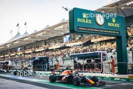 Max Verstappen (NLD) Red Bull Racing RB16B leaves the pits. 11.12.2021. Formula 1 World Championship, Rd 22, Abu Dhabi Grand Prix, Yas Marina Circuit, Abu Dhabi, Qualifying Day.