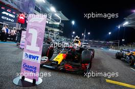Pole sitter Max Verstappen (NLD) Red Bull Racing RB16B in qualifying parc ferme. 11.12.2021. Formula 1 World Championship, Rd 22, Abu Dhabi Grand Prix, Yas Marina Circuit, Abu Dhabi, Qualifying Day.