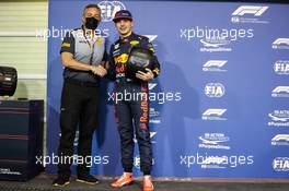 (L to R): Mario Isola (ITA) Pirelli Racing Manager with Pirelli Poleman of the Year Max Verstappen (NLD) Red Bull Racing. 11.12.2021. Formula 1 World Championship, Rd 22, Abu Dhabi Grand Prix, Yas Marina Circuit, Abu Dhabi, Qualifying Day.