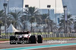 Antonio Giovinazzi (ITA) Alfa Romeo Racing C41. 11.12.2021. Formula 1 World Championship, Rd 22, Abu Dhabi Grand Prix, Yas Marina Circuit, Abu Dhabi, Qualifying Day.