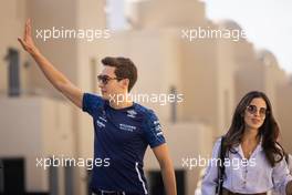 (L to R): George Russell (GBR) Williams Racing with his girlfriend Carmen Montero Mundt. 11.12.2021. Formula 1 World Championship, Rd 22, Abu Dhabi Grand Prix, Yas Marina Circuit, Abu Dhabi, Qualifying Day.