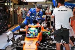 Daniel Ricciardo (AUS) McLaren MCL35M. 11.12.2021. Formula 1 World Championship, Rd 22, Abu Dhabi Grand Prix, Yas Marina Circuit, Abu Dhabi, Qualifying Day.
