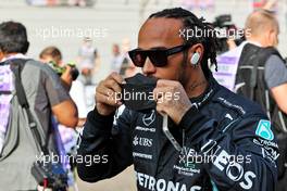Lewis Hamilton (GBR) Mercedes AMG F1 on the drivers parade. 12.12.2021. Formula 1 World Championship, Rd 22, Abu Dhabi Grand Prix, Yas Marina Circuit, Abu Dhabi, Race Day.