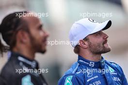 Valtteri Bottas (FIN), Mercedes AMG F1 and Lewis Hamilton (GBR), Mercedes AMG F1   12.12.2021. Formula 1 World Championship, Rd 22, Abu Dhabi Grand Prix, Yas Marina Circuit, Abu Dhabi, Race Day.