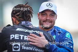 Lewis Hamilton (GBR), Mercedes AMG F1  and Valtteri Bottas (FIN), Mercedes AMG F1  12.12.2021. Formula 1 World Championship, Rd 22, Abu Dhabi Grand Prix, Yas Marina Circuit, Abu Dhabi, Race Day.