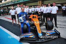 Lando Norris (GBR) McLaren at a team photograph. 12.12.2021. Formula 1 World Championship, Rd 22, Abu Dhabi Grand Prix, Yas Marina Circuit, Abu Dhabi, Race Day.