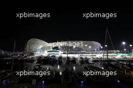 Circuit atmosphere. 09.12.2021. Formula 1 World Championship, Rd 22, Abu Dhabi Grand Prix, Yas Marina Circuit, Abu Dhabi, Preparation Day.
