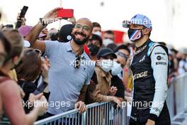 Esteban Ocon (FRA) Alpine F1 Team with fans in the pits. 09.12.2021. Formula 1 World Championship, Rd 22, Abu Dhabi Grand Prix, Yas Marina Circuit, Abu Dhabi, Preparation Day.