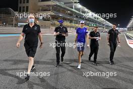 Esteban Ocon (FRA) Alpine F1 Team walks the circuit with the team. 09.12.2021. Formula 1 World Championship, Rd 22, Abu Dhabi Grand Prix, Yas Marina Circuit, Abu Dhabi, Preparation Day.