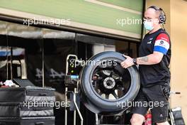 Alpine F1 Team and Pirelli tires   14.12.2021. Formula 1 Testing, Yas Marina Circuit, Abu Dhabi, Tuesday.