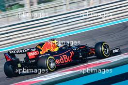 Juri Vips (EST) Red Bull Racing RB16B. 14.12.2021. Formula 1 Testing, Yas Marina Circuit, Abu Dhabi, Tuesday.