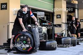 Alpine F1 Team, Pirelli tires   14.12.2021. Formula 1 Testing, Yas Marina Circuit, Abu Dhabi, Tuesday.