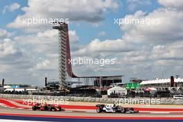 Yuki Tsunoda (JPN) AlphaTauri AT02 leads Max Verstappen (NLD) Red Bull Racing RB16B. 22.10.2021. Formula 1 World Championship, Rd 17, United States Grand Prix, Austin, Texas, USA, Practice Day.