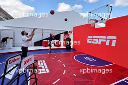 Jost Capito (GER) Williams Racing Chief Executive Officer plays basketball in the paddock. 22.10.2021. Formula 1 World Championship, Rd 17, United States Grand Prix, Austin, Texas, USA, Practice Day.