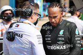 Peter Bonnington (GBR) Mercedes AMG F1 Race Engineer with Lewis Hamilton (GBR) Mercedes AMG F1 W12. 24.10.2021. Formula 1 World Championship, Rd 17, United States Grand Prix, Austin, Texas, USA, Race Day.