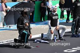 Lewis Hamilton (GBR) Mercedes AMG F1 W12 and Pierre Gasly (FRA) AlphaTauri AT02. 24.10.2021. Formula 1 World Championship, Rd 17, United States Grand Prix, Austin, Texas, USA, Race Day.