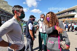 (L to R): Rory McIlroy (GBR) Professional Golfer with Serena Williams (USA) Tennis Player on the grid. 24.10.2021. Formula 1 World Championship, Rd 17, United States Grand Prix, Austin, Texas, USA, Race Day.