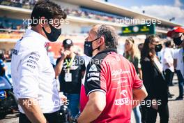 (L to R): Toto Wolff (GER) Mercedes AMG F1 Shareholder and Executive Director on the grid with Frederic Vasseur (FRA) Alfa Romeo Racing Team Principal. 24.10.2021. Formula 1 World Championship, Rd 17, United States Grand Prix, Austin, Texas, USA, Race Day.