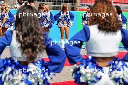 Dallas Cowboys Cheerleaders on the grid. 24.10.2021. Formula 1 World Championship, Rd 17, United States Grand Prix, Austin, Texas, USA, Race Day.