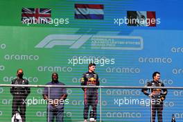 The podium (L to R): Lewis Hamilton (GBR) Mercedes AMG F1, second; Shaquille O'Neal (USA) Former Basketball Player; Max Verstappen (NLD) Red Bull Racing, race winner; Sergio Perez (MEX) Red Bull Racing, third. 24.10.2021. Formula 1 World Championship, Rd 17, United States Grand Prix, Austin, Texas, USA, Race Day.