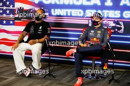 (L to R): Lewis Hamilton (GBR) Mercedes AMG F and Max Verstappen (NLD) Red Bull Racing, in the post race FIA Press Conference. 24.10.2021. Formula 1 World Championship, Rd 17, United States Grand Prix, Austin, Texas, USA, Race Day.