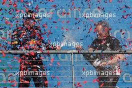 1st place Max Verstappen (NLD) Red Bull Racing and Masashi Yamamoto (JPN) Honda Racing F1 Managing Director 24.10.2021. Formula 1 World Championship, Rd 17, United States Grand Prix, Austin, Texas, USA, Race Day.