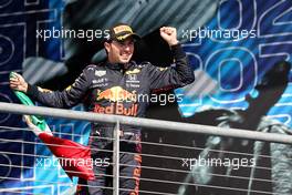Sergio Perez (MEX) Red Bull Racing RB16B celebrates his third position on the podium. 24.10.2021. Formula 1 World Championship, Rd 17, United States Grand Prix, Austin, Texas, USA, Race Day.