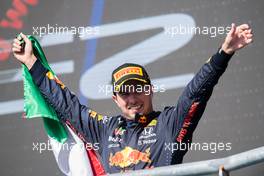 Sergio Perez (MEX) Red Bull Racing celebrates his third position on the podium. 24.10.2021. Formula 1 World Championship, Rd 17, United States Grand Prix, Austin, Texas, USA, Race Day.