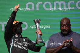 2nd place Lewis Hamilton (GBR) Mercedes AMG F1 W12 and Shaquille O'Neal (USA), American former professional basketball player. 24.10.2021. Formula 1 World Championship, Rd 17, United States Grand Prix, Austin, Texas, USA, Race Day.