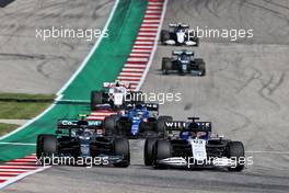 (L to R): Sebastian Vettel (GER) Aston Martin F1 Team AMR21 and George Russell (GBR) Williams Racing FW43B battle for position. 24.10.2021. Formula 1 World Championship, Rd 17, United States Grand Prix, Austin, Texas, USA, Race Day.