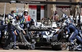 Yuki Tsunoda (JPN) AlphaTauri AT02 makes a pit stop. 24.10.2021. Formula 1 World Championship, Rd 17, United States Grand Prix, Austin, Texas, USA, Race Day.