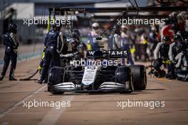 George Russell (GBR) Williams Racing FW43B makes a pit stop. 24.10.2021. Formula 1 World Championship, Rd 17, United States Grand Prix, Austin, Texas, USA, Race Day.