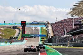 Lewis Hamilton (GBR) Mercedes AMG F1 W12 leads Max Verstappen (NLD) Red Bull Racing RB16B. 24.10.2021. Formula 1 World Championship, Rd 17, United States Grand Prix, Austin, Texas, USA, Race Day.