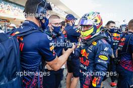 Sergio Perez (MEX) Red Bull Racing celebrates his third position in qualifying parc ferme with the team. 23.10.2021. Formula 1 World Championship, Rd 17, United States Grand Prix, Austin, Texas, USA, Qualifying Day.