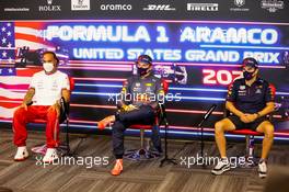 (L to R): Lewis Hamilton (GBR) Mercedes AMG F1; Max Verstappen (NLD) Red Bull Racing; and Sergio Perez (MEX) Red Bull Racing, in the post qualifying FIA Press Conference. 23.10.2021. Formula 1 World Championship, Rd 17, United States Grand Prix, Austin, Texas, USA, Qualifying Day.