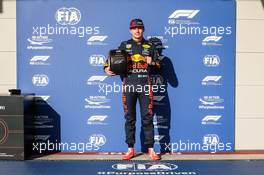 Max Verstappen (NLD) Red Bull Racing celebrates with the Pirelli Pole Position Award in qualifying parc ferme. 23.10.2021. Formula 1 World Championship, Rd 17, United States Grand Prix, Austin, Texas, USA, Qualifying Day.