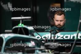 Aston Martin F1 Team mechanic. 23.10.2021. Formula 1 World Championship, Rd 17, United States Grand Prix, Austin, Texas, USA, Qualifying Day.