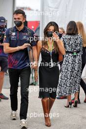 Alexander Albon (THA) Red Bull Racing Reserve and Development Driver with his girlfriend Lily Muni He (CHN) Professional Golfer. 24.10.2021. Formula 1 World Championship, Rd 17, United States Grand Prix, Austin, Texas, USA, Race Day.