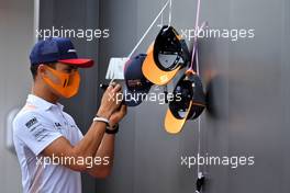 Lando Norris (GBR) McLaren signs autographs for the fans. 24.10.2021. Formula 1 World Championship, Rd 17, United States Grand Prix, Austin, Texas, USA, Race Day.