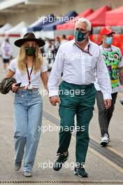 Lawrence Stroll (CDN) Aston Martin F1 Team Investor with his daughter Chloe Stroll (CDN)  24.10.2021. Formula 1 World Championship, Rd 17, United States Grand Prix, Austin, Texas, USA, Race Day.
