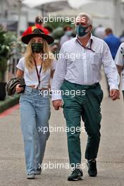Lawrence Stroll (CDN) Aston Martin F1 Team Investor with his daughter Chloe Stroll (CDN). 24.10.2021. Formula 1 World Championship, Rd 17, United States Grand Prix, Austin, Texas, USA, Race Day.