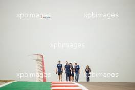 Nicholas Latifi (CDN) Williams Racing walks the circuit with the team. 21.10.2021. Formula 1 World Championship, Rd 17, United States Grand Prix, Austin, Texas, USA, Preparation Day.