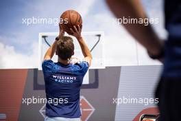 George Russell (GBR) Williams Racing plays basketball in the paddock. 21.10.2021. Formula 1 World Championship, Rd 17, United States Grand Prix, Austin, Texas, USA, Preparation Day.