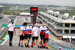 Nikita Mazepin (RUS) Haas F1 Team walks the circuit with the team. 21.10.2021. Formula 1 World Championship, Rd 17, United States Grand Prix, Austin, Texas, USA, Preparation Day.