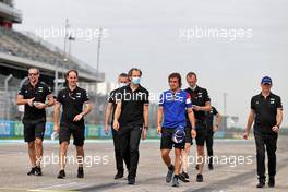 Fernando Alonso (ESP) Alpine F1 Team walks the circuit with the team. 21.10.2021. Formula 1 World Championship, Rd 17, United States Grand Prix, Austin, Texas, USA, Preparation Day.
