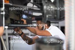 McLaren mechanic. 21.10.2021. Formula 1 World Championship, Rd 17, United States Grand Prix, Austin, Texas, USA, Preparation Day.