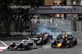 Ralph Boschung (SUI) Campos Racing and Juri Vips (EST) Hitech at the start of the race. 21.05.2021. FIA Formula 2 Championship, Rd 2, Sprint Race 1, Monte Carlo, Monaco, Friday.