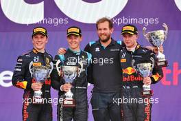 The podium (L to R): Low light action, second; Marcus Armstrong (NZL) Dams, race winner; Juri Vips (EST) Hitech, third. 04.12.2021. FIA Formula 2 Championship, Rd 7, Sprint Race 1, Jeddah, Saudi Arabia, Saturday.