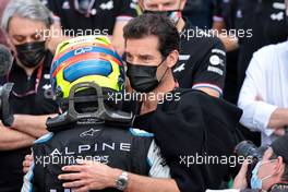 Race winner Oscar Piastri (AUS) PREMA Racing celebrates with Mark Webber (AUS) Channel 4 Presenter in parc ferme. 12.12.2021. Formula 2 Championship, Rd 8, Yas Marina Circuit, Abu Dhabi, UAE, Feature Race, Sunday.