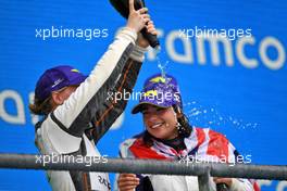 Series Champion Jamie Chadwick (GBR) Veloce Racing celebrates on the podium with runner-up Alice Powell (GBR) Racing X. 24.10.2021. W Series, Rd 7, Austin, Texas, USA, Race 2 Day.